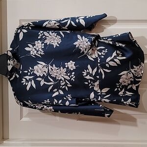 Vince Camuto XXS Navy and Cream Blouse